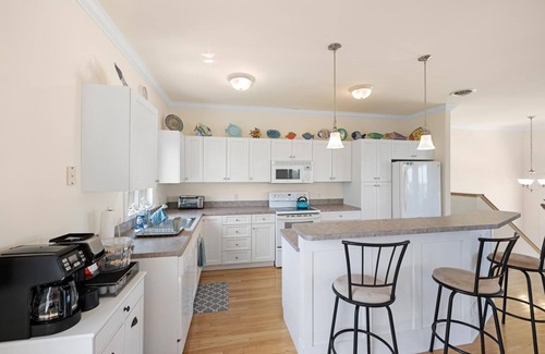 Town Bank House | A Bayfront Beauty in Historic Townbank 4 Bedroom 2.5 Bath sleeps 10