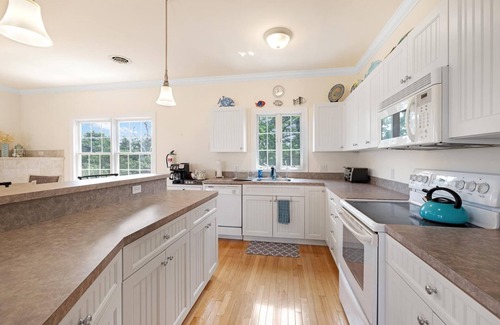 Town Bank House | A Bayfront Beauty in Historic Townbank 4 Bedroom 2.5 Bath sleeps 10