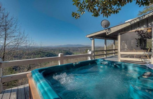 Morganton Cabin | A Beary Nice View by Escape to Blue Ridge