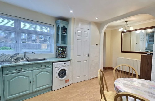 Epsom House | A Beautiful Accommodation in Quiet Area