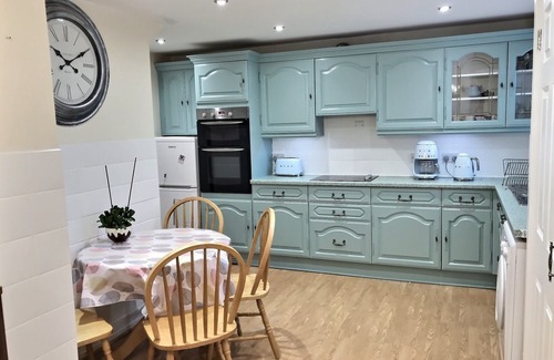 Epsom House | A Beautiful Accommodation in Quiet Area