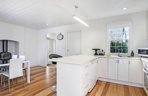 Port Fairy Cottage | A beautiful combination of old and news in this 4 bedroom cottage