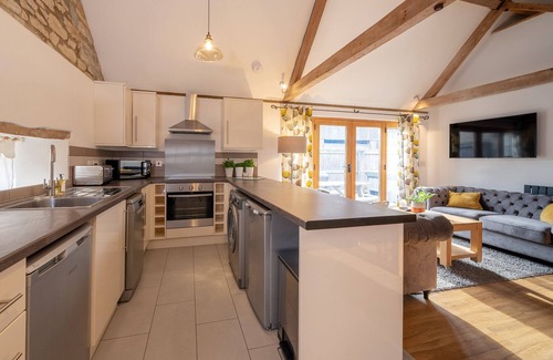 Ilton Cottage | A Beautiful converted barn, sleeps 6 with own hot tub and enclosed garden