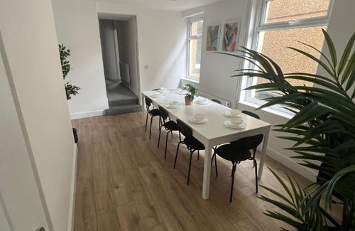 Treorchy House | A Beautiful Four Bedroom Home Located in the Heart of Treherbert
