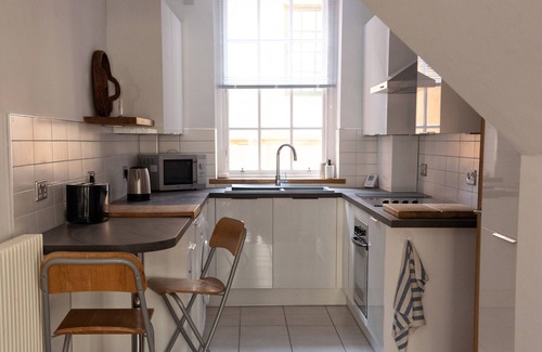 Old Town Apartment | A beautiful property steeped in history on Edinburgh's Royal Mile. Sleeps 6.