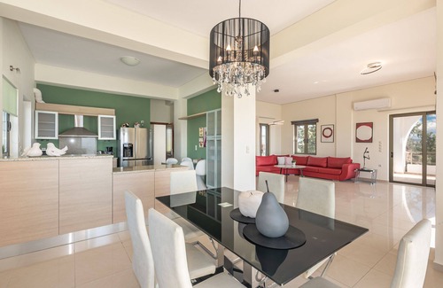 Stavros Villa | A beautiful sea side villa with private pool and indescribable sea view