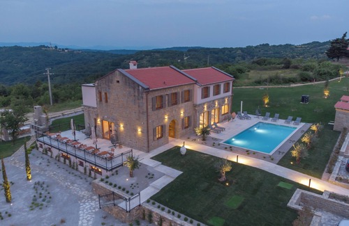 Buje Villa | A beautiful villa renovated in traditional Istrian style with pool and spa