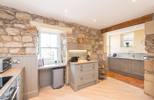 St. Andrews House | A beautifully renovated historic townhouse the sleeps 10 guests in 6 bedrooms