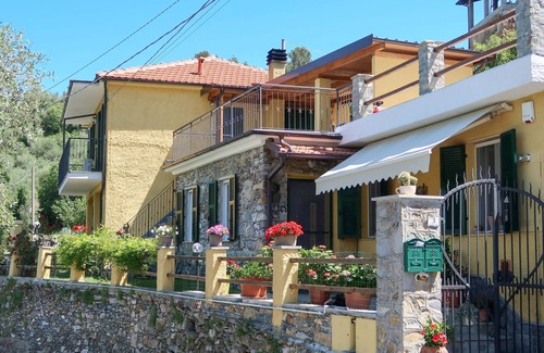 Marta Apartment | A Ca' Gialla (AEG100) by Interhome