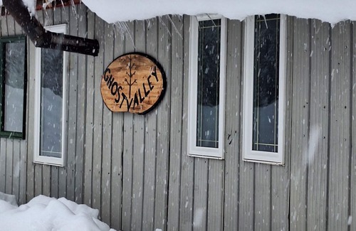 Retallack Cabin | A cabin in Retallack BC, with all the amenities. Adventure right out the door.