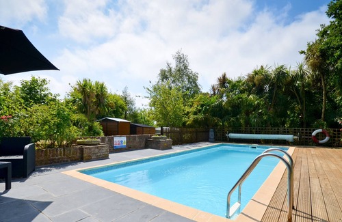 Whippingham Cottage | A chalet that sleeps 4 guests in 2 bedrooms