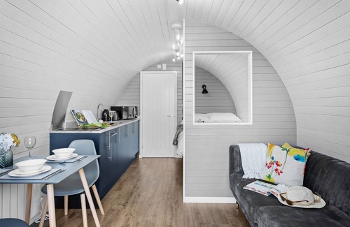 Wells Cabin | A chalet that sleeps 2 guests in 1 bedroom
