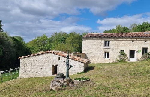 Roullet-Saint-Estephe Cottage | A charming vacation cottage
