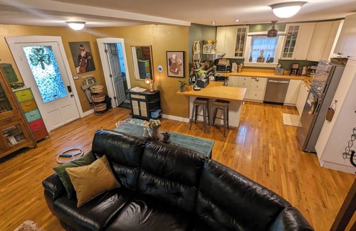 Hermann Cottage | A Charming and Private Cottage in the historic downtown of Hermann, Missouri.