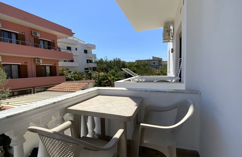 Ksamil Apartment | A comfortable home-away-from-home experience, close to everything.