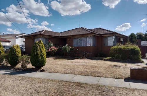 Wendouree House | A comfortable home that is a throwback to the 70's and thus at the budget range