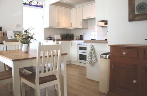 Sennen Cove Cottage | A Cornish Gem, Amazing Sea Views, Private Path to Sennen Beach, 5 star reviews