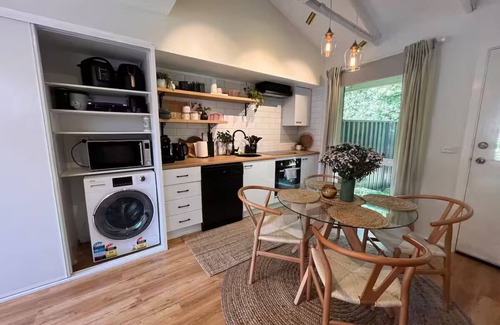 Boronia Apartment | A cosy and private studio in Boronia for two with yard