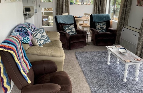 Riverton House | A Cosy Beach Cottage Charmer
