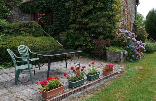 Juvigny-Val-d'Andaine Cottage | A cosy country cottage in a tranquil rural setting. Sleeps 4 in 2 bedrooms.