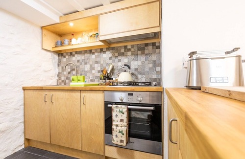 Cardigan House | A cosy country escape for two in the heart of Pembrokeshire