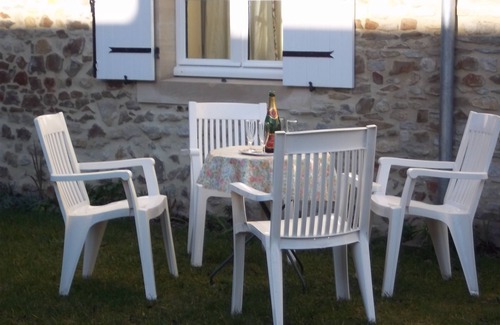 Le Breuil-en-Bessin Cottage | A Cosy Tranquil Cottage (with Mod Cons). Close to Bayeux and Normandy Beaches.