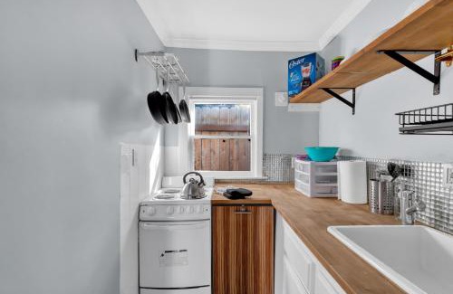North Oak Park House | A Cottage - Walk to UC Davis & Shriners