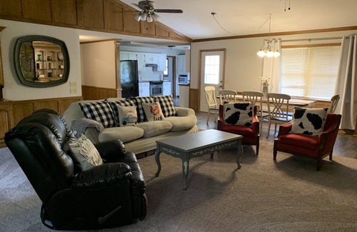 Sand Springs House | A Country Getaway