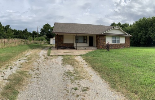 Sand Springs House | A Country Getaway