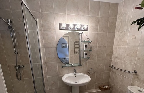 Sunset Crest Condo | A Cozy 1 bedroom 1 bathroom Rental Within 5 Minutes Walk to Beach & Shopping
