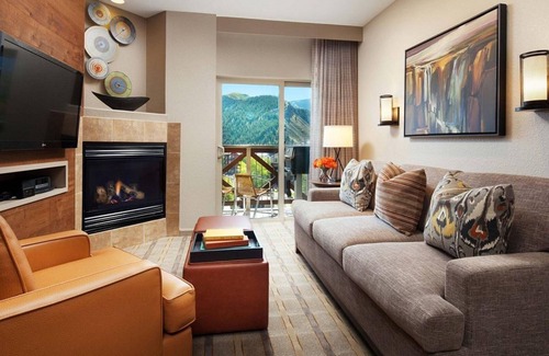 Avon Resort | A Cozy Alpine Retreat in the Heart of the Rockies- Sheraton Mt. Vista-1 Bedroom