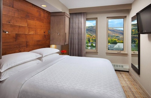 Avon Resort | A Cozy Alpine Retreat in the Heart of the Rockies- Sheraton Mt. Vista-1 Bedroom