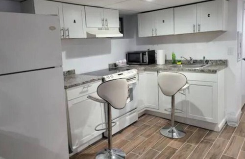 Weequahic Apartment | A cozy basement with queen-size beds Free WiFi, and a Smart TV with Roku.