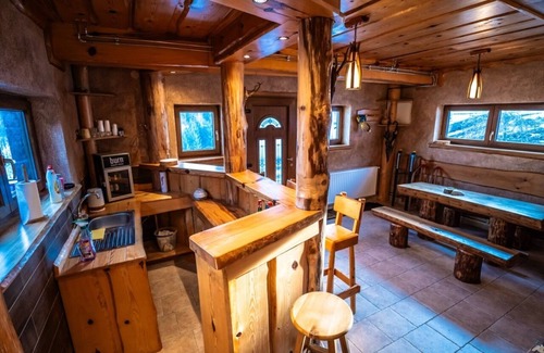 Ravna Gora Ski Chalet | A cozy chalet with large backyard and a spaces for socializing