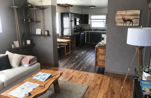 Franklin to the Fort House | A Cozy Escape, Pet Friendly and 10 minutes from Downtown