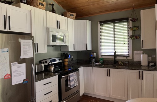 Dunchurch Cottage | A cozy lakeside cottage getaway, plenty included- there is very little to pack!