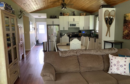 Dunchurch Cottage | A cozy lakeside cottage getaway, plenty included- there is very little to pack!