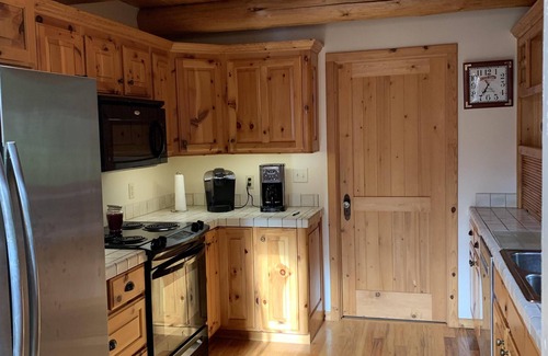 Florence House | A cozy log house in the Bitterroot Valley