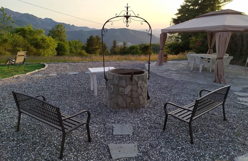 Casone Carpinelli Cottage | A cute, homey cottage overlooking the Apuan Alps . A perfect place to relax in.
