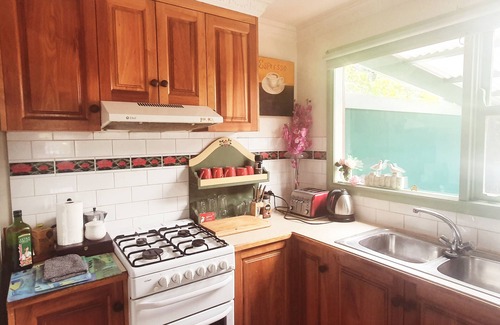 Daylesford Cottage | A DAYLESFORD Abelia Cottage 2br 750 M walk to town sleeps 5