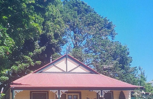 Daylesford Cottage | A DAYLESFORD Abelia Cottage 2br 750 M walk to town sleeps 5