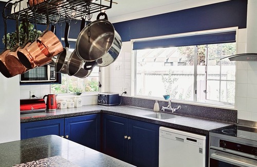 Motueka House | A delightful villa in the coastal town of Motueka.