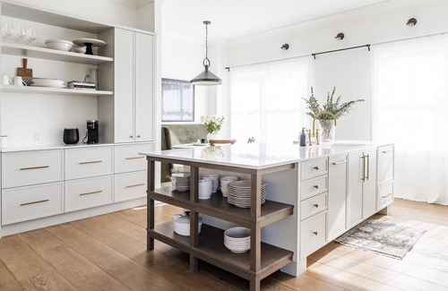 Lacombe Apartment | A Downtown Newly Renovated Historic Loft! Full Kitchen & Living!