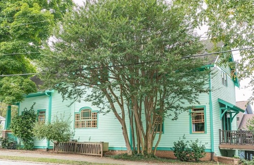 Inman Park Apartment | A Duplex Experience that allows for separate spaces with the flexibility of a hive community!