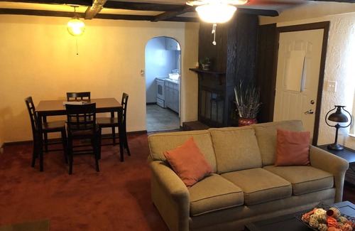 Cahokia House | A few minutes from downtown ST. LOUIS, MO! PREMIER HOST! RV & trailer friendly!