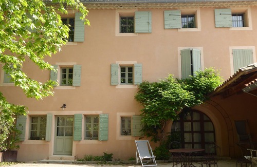 Saint-Hippolyte-le-Graveyron Cottage | A comfortable flat in a wine region