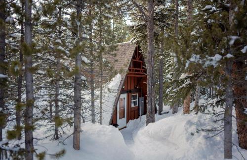 Saint Mary's House | A-Frame Cabin - Mountain Views, Deck, Pet Friendly