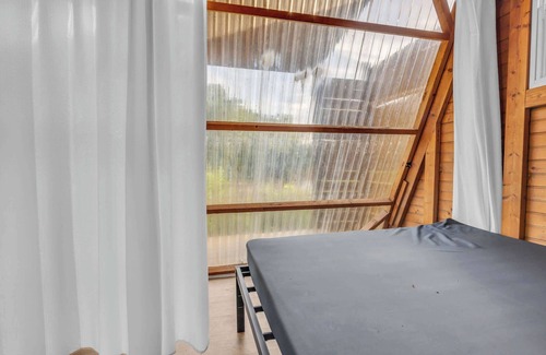 Greenville Cabin | A-Frame Camping Pod, W/Bath House, 6 min to DT