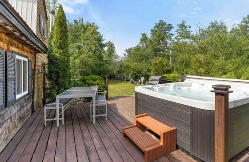 Kimball Lake Shores Cabin | A-Frame Hot tub Retreat - Firepit, Grill, EV & Dog Friendly, Close to N. Conway.