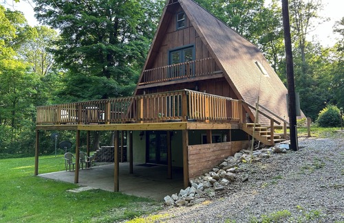 Bellmore House | A- frame on 5 acres 5 mins from large lake.